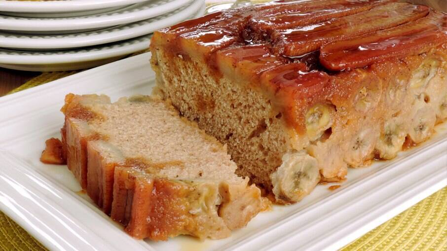 Bolo de Banana com Nozes e Creme de Café Expresso