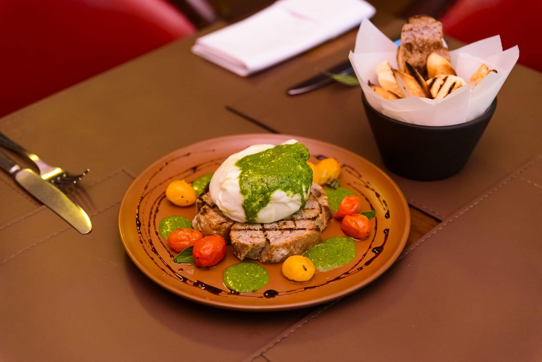 Chef ensina receita de Burrata com pesto de ora-pro-nóbis e castanhas do cerrado no Dia Mundial sem Carne