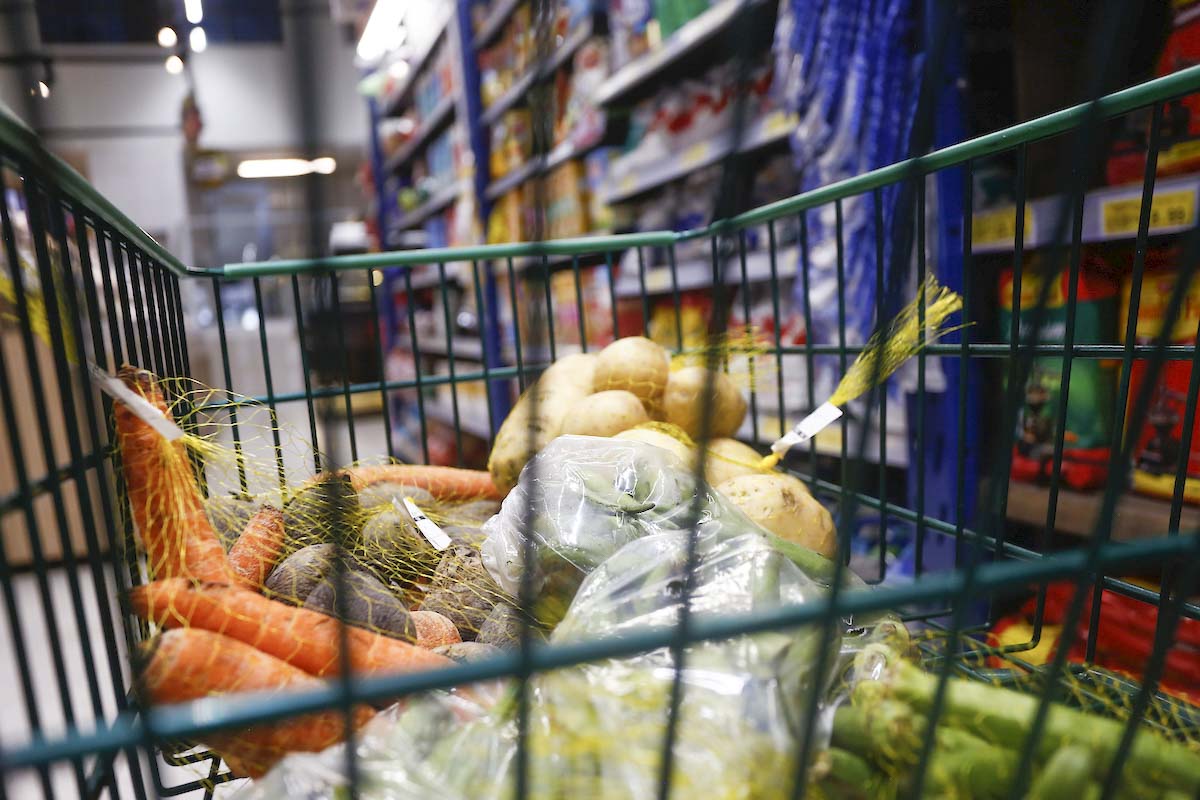Dieta barata: Descubra o que comprar economizando e tudo saudável hein