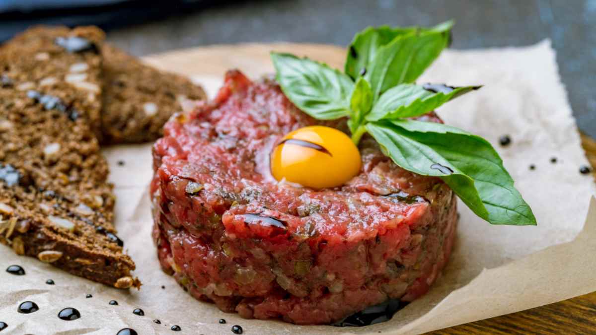 Steak Tartare: conheça a origem e descubra a receita deste prato lendário