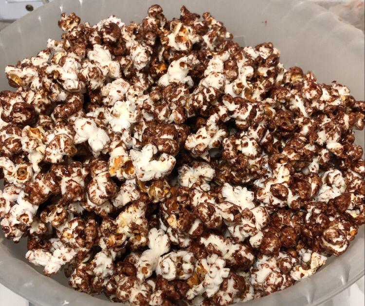 Uma receita de Pipoca de Chocolate diferente, aprenda como fazer em casa